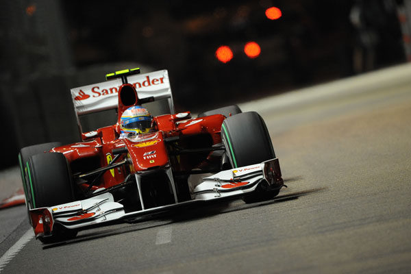 Carrerón y victoria de Fernando Alonso en Singapur