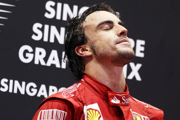 Alonso logra en Singapur su primer 'Grand Chelem'