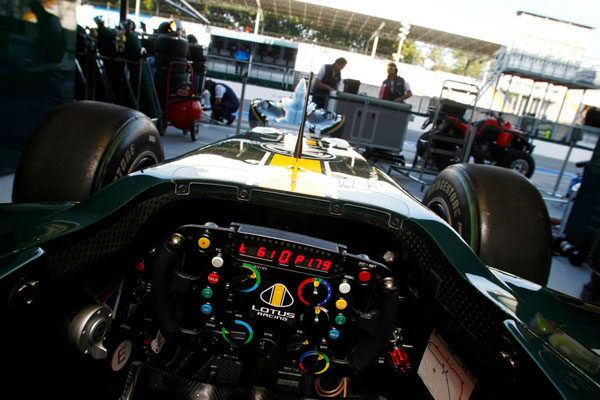 Proton: "Tony Fernandes no tiene derecho a usar la marca Lotus"