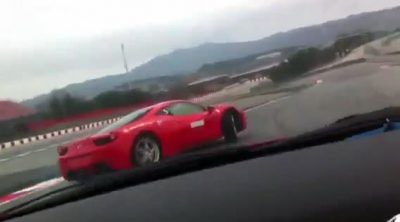 Fernando Alonso y Pedro de la Rosa 'se pican' en Montmeló