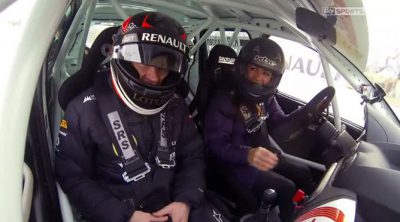 Kimi Räikkönen se parte de risa ejerciendo de copiloto sobre hielo