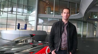 El regatista Ben Ainslie visita la sede de McLaren