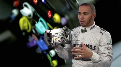 Lewis Hamilton explica las funciones de su volante