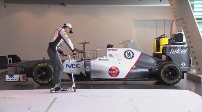 Esteban Gutiérrez dibuja el Circuit de Catalunya con patinete