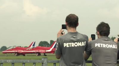 Detrás de las cámaras con Lewis Hamilton y las Red Arrows