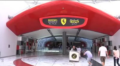 Alonso y Massa visitan el 'Ferrari World' en Abu Dabi