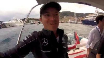 Nico Rosberg celebra con sus amigos la victoria en Mónaco