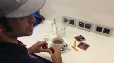 Max vs. Carlos: preparando un té al jefe