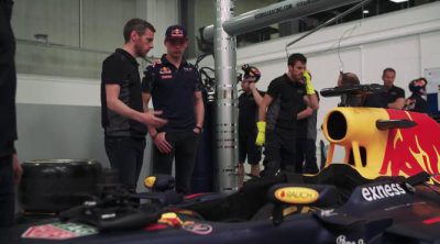 Max Verstappen visita la fábrica de Red Bull como titular