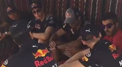 Kvyat, Sainz, Ricciardo y Verstappen desayunan en el desierto de Baréin