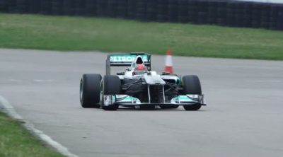 El Mercedes GP W02 en acción