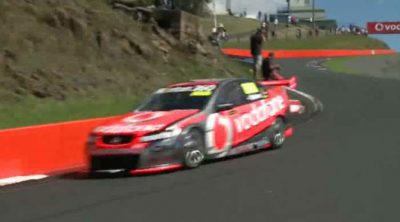 Jenson Button pilota un V8 Supercar en Bathurst