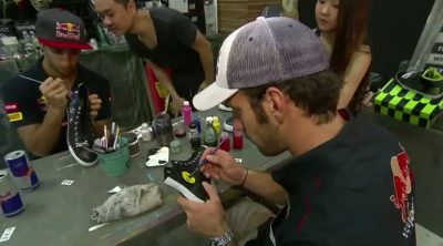 Ricciardo y Vergne pintan sus propias zapatillas para el GP de Singapur 2012